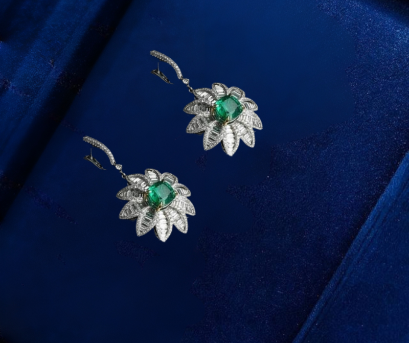 Dazzling Earrings in Daimonds  With Emrald - Image 3